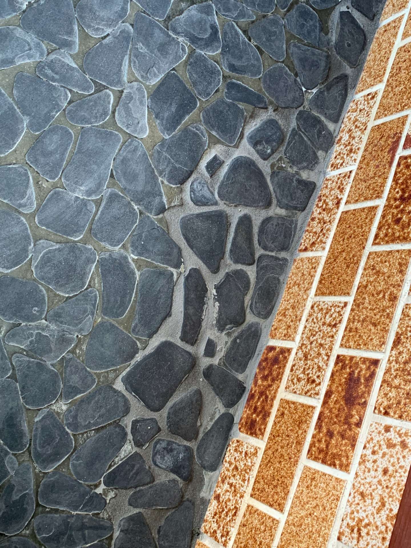 【内玄関タイル】部分補修作業を行いました｜アミカル