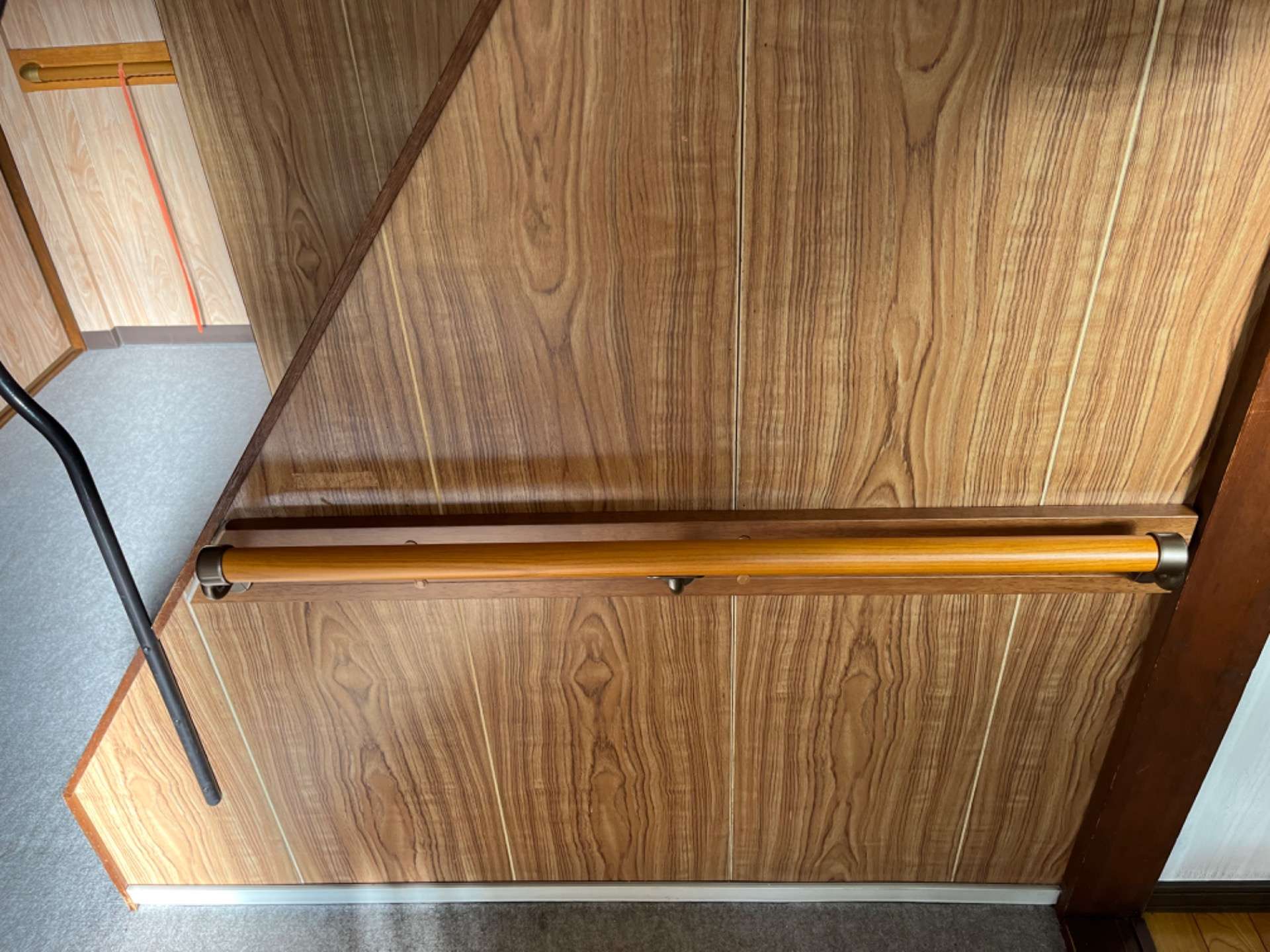 【手すり】手すり取付け作業を行いました｜アミカル