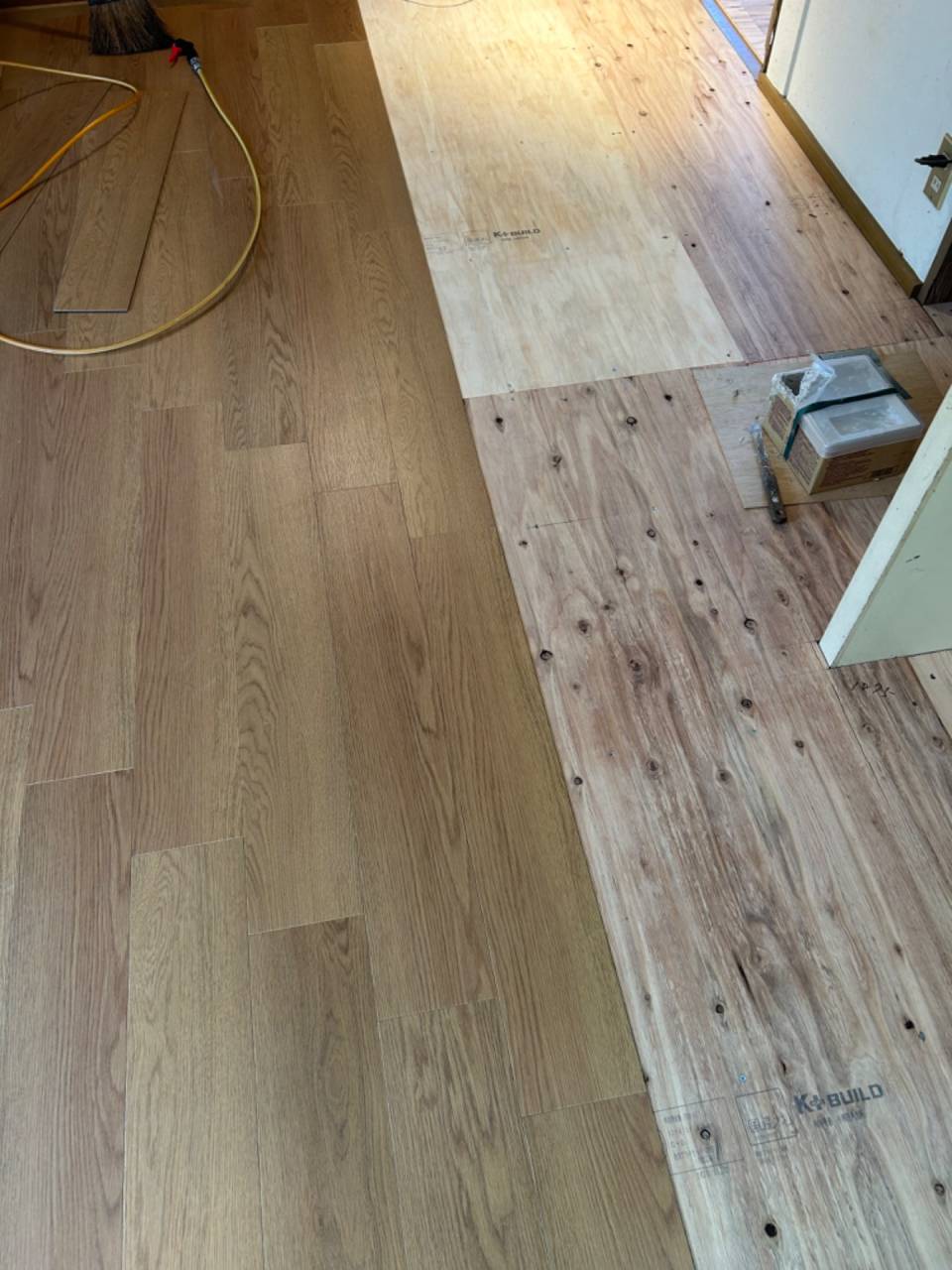 【フローリングリフォーム】ベニヤ、フロアタイル上張り工事行いました|アミカル